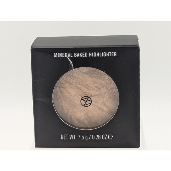 IL MAKIAGE Other - 💜IL Makiage Mineral Baked Highlighter “Royals” #509 – New in Box